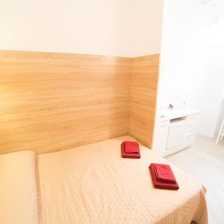 Apartment On Svyatoho Teodora Square 5 Лвив Екстериор снимка