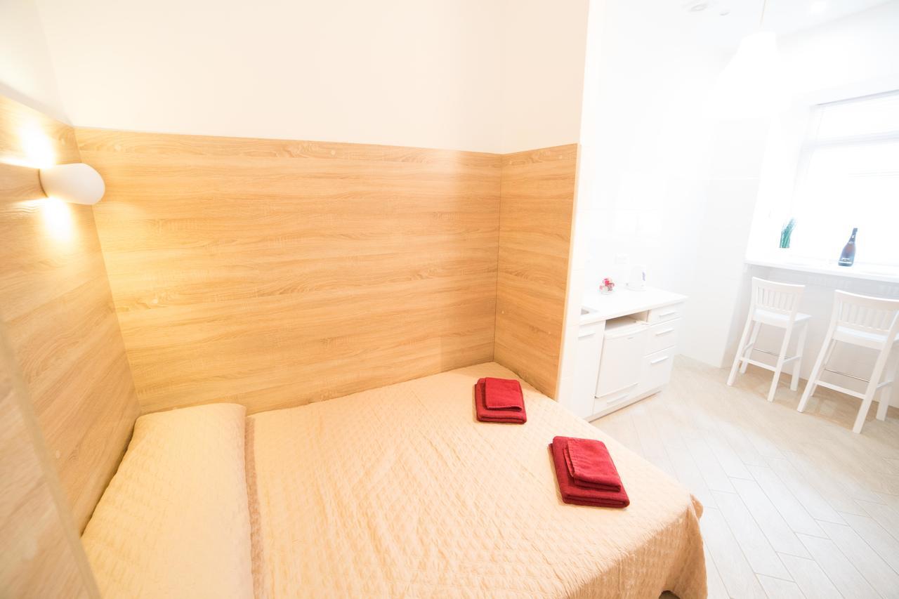 Apartment On Svyatoho Teodora Square 5 Лвив Екстериор снимка