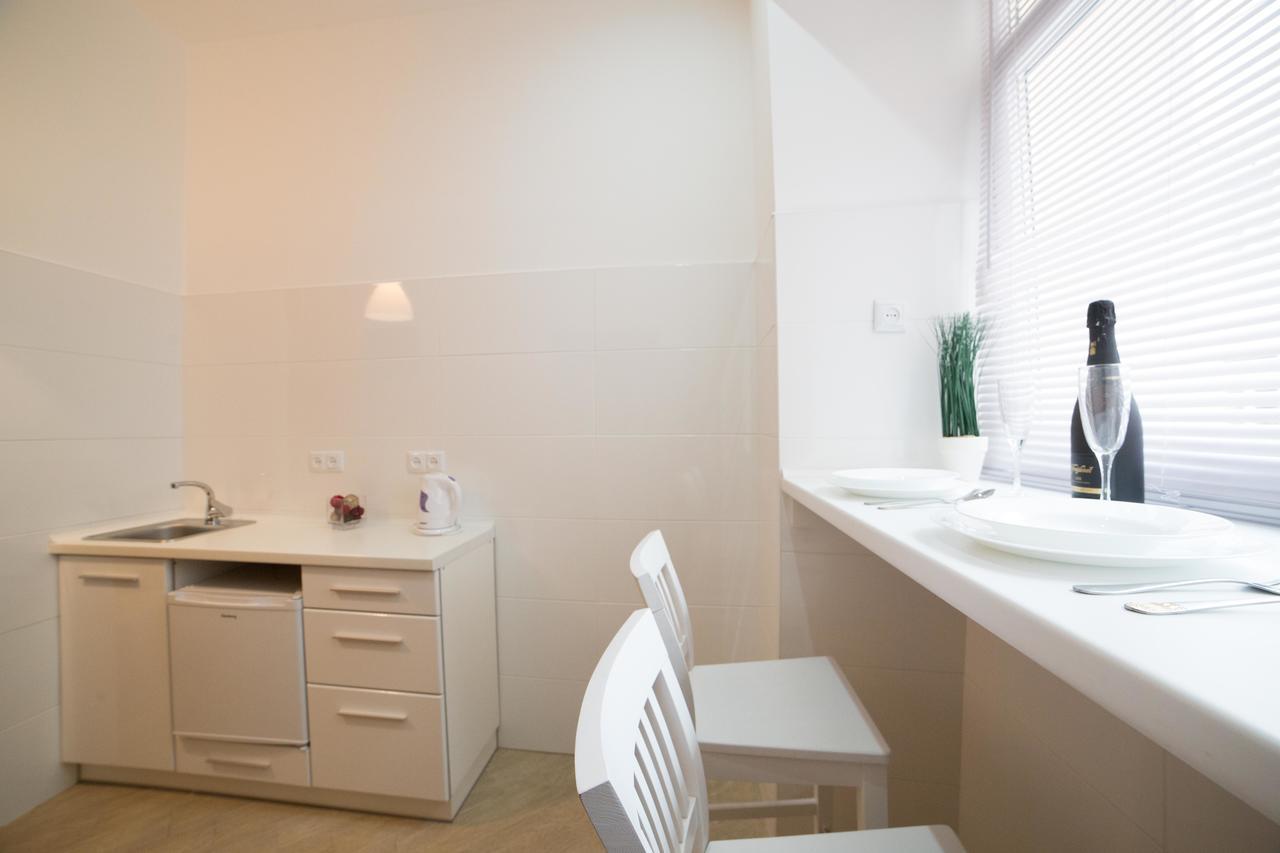 Apartment On Svyatoho Teodora Square 5 Лвив Екстериор снимка