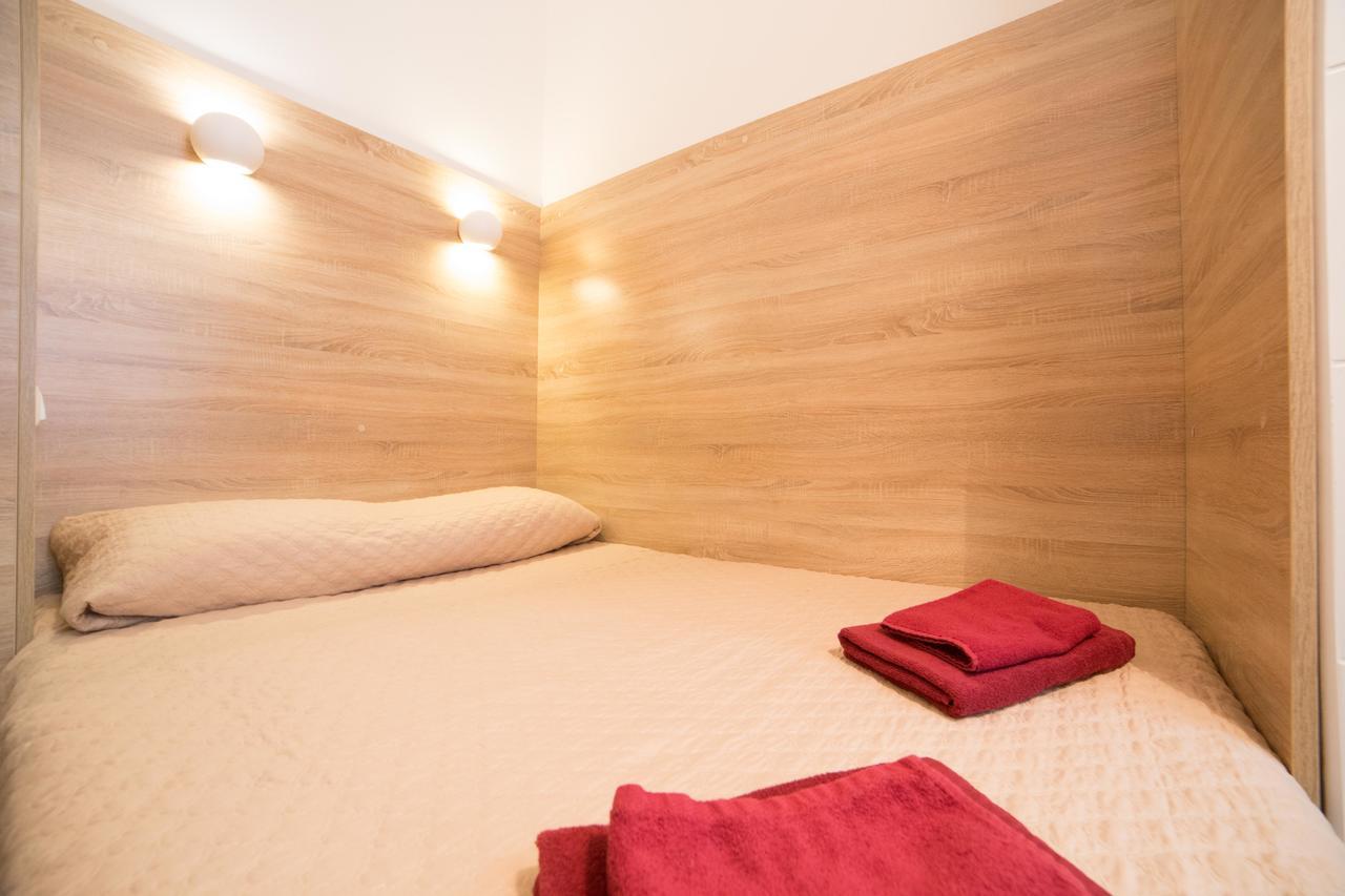 Apartment On Svyatoho Teodora Square 5 Лвив Екстериор снимка