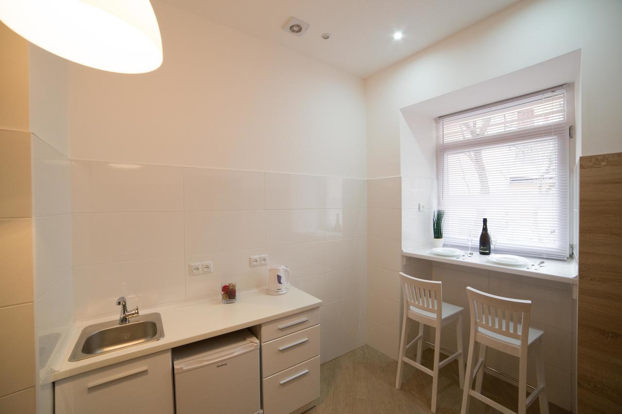 Apartment On Svyatoho Teodora Square 5 Лвив Екстериор снимка